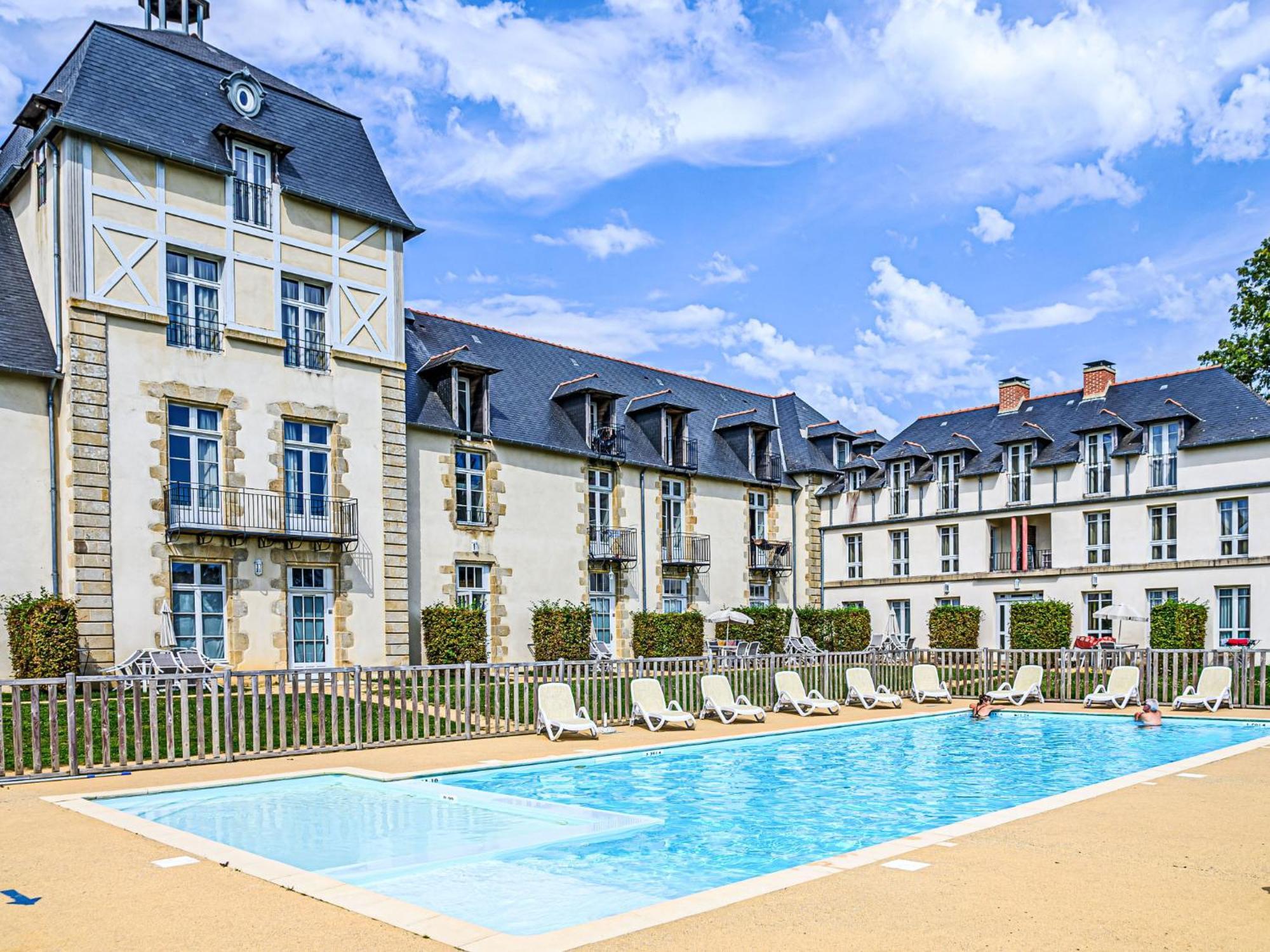 Apartment Le Chateau De Kergonano-13 By Interhome Baden Exterior photo