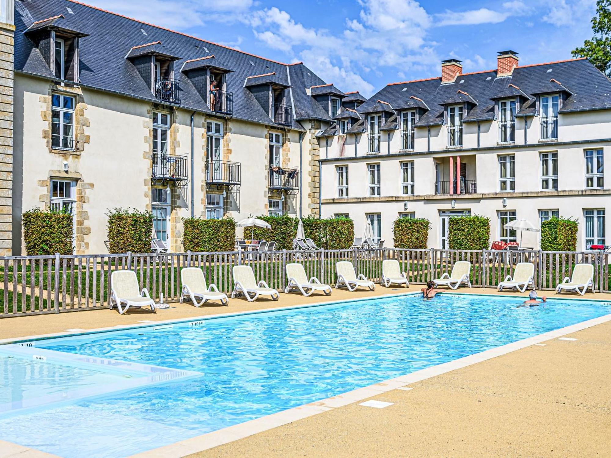 Apartment Le Chateau De Kergonano-13 By Interhome Baden Exterior photo